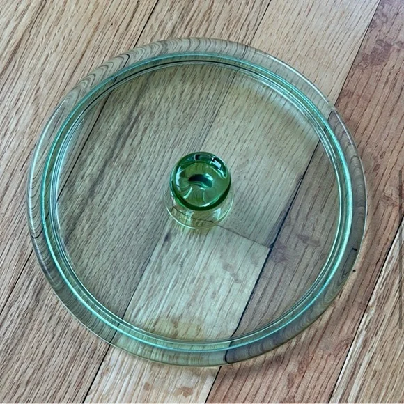 Vintage Green Depression Glass 3 Slot
Candy / Serving Dish with Lid - Picture 5 of 10